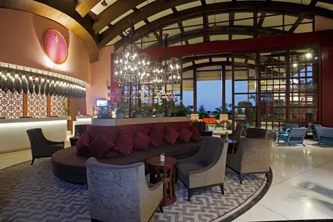 Centara Grand Beach Resort Phuket in ตำบลกะรน — foto 25