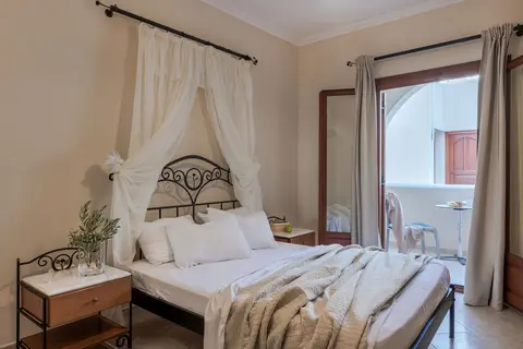 Epavlis in Δημοτική Ενότητα Θήρας — foto 4