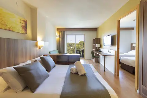 Golden Avenida Family Suites in Salou — foto 3