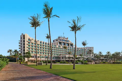 JA Beach Hotel in Ja Ocean View Hotel Padel Tennis Court — foto 13