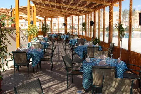 Royal Lagoons Resort & Aqua Park in الهضبه — foto 9