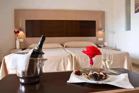 Hotel Dynastic in Benidorm — foto 11