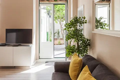 Vila Garden Guesthouse in Almada — foto 5