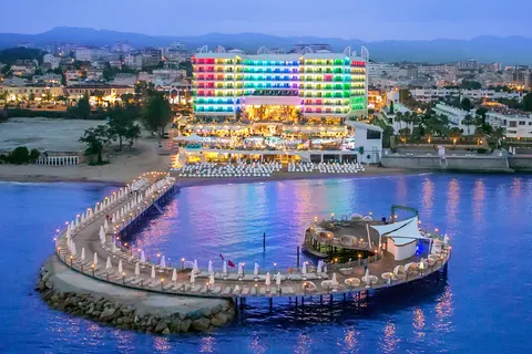 Azura Deluxe Resort & Spa in Alanya