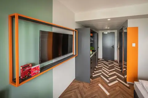 LOGINN Hotel Berlin Airport in Berlijn — foto 5