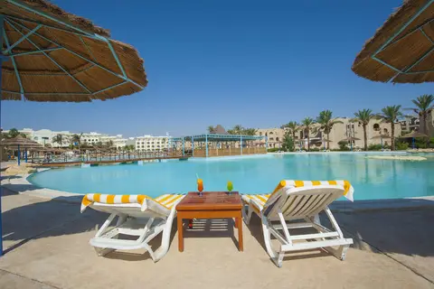 Royal Lagoons Resort & Aqua Park in الهضبه — foto 17