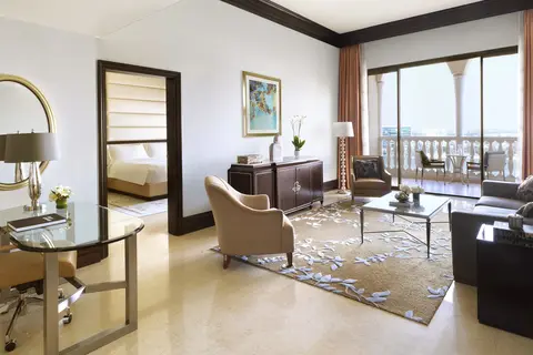 The Ritz-Carlton Abu Dhabi Grand Canal in Abu Dhabi — foto 17