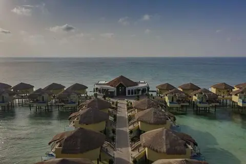Palafitos Overwater Bungalows in Playa del Carmen, foto 10