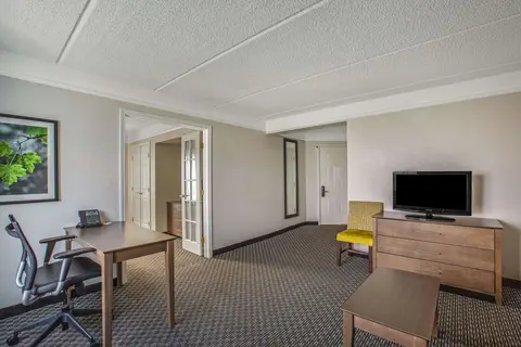 La Quinta Inn & Suites by Wyndham Miami Airport West in Miami — foto 19