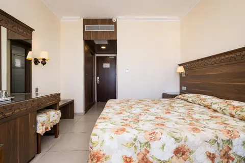 Anais Bay Hotel in Παραλίμνι — foto 10