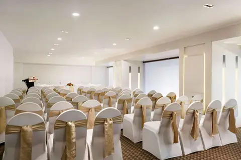 Ramada by Wyndham Colombo in Colombo — foto 20