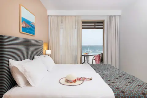 Iolida Beach Hotel in Agia Marina — foto 3