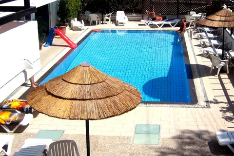 Caravel Apartment Hotel in Ιαλυσός — foto 2