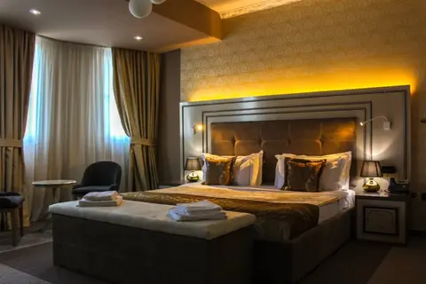 Hotel Deluxe in Tirana — foto 7