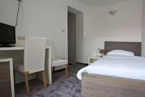 Hotel Slavija in Split — foto 22