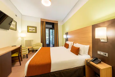 Hostal Ballesta in Madrid — foto 17