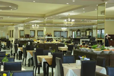 Riverside Garden Resort in Alsancak — foto 10