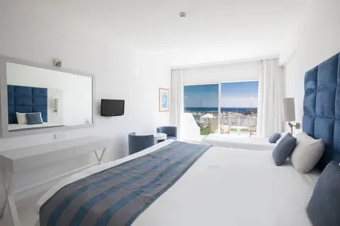 Odessa Beach Hotel in Παραλίμνι — foto 27