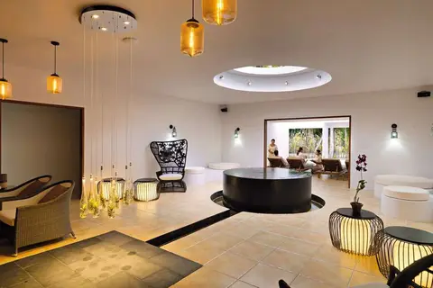 Cocoon Maldives Resort in އޮޅުވެލިފުށި — foto 22