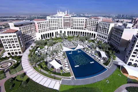 The Ritz-Carlton Abu Dhabi Grand Canal in الروضة