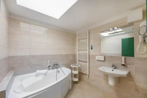 Corvin Hotel Budapest - Corvin Wing in Boedapest, foto 11