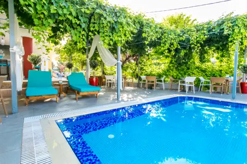 Thalassies Nouveau in Λιμενάρια — foto 30