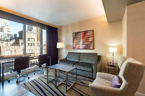 West 57th Street by Hilton Club in New York — foto 16