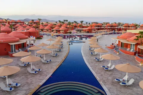Pickalbatros Laguna Club Resort in Super Market