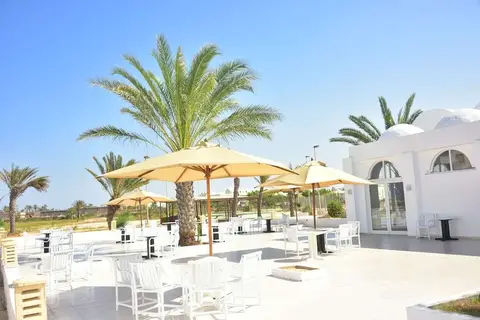 TMK Marine Beach in المقارسة — foto 6