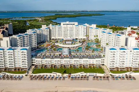 Hilton Cancun Mar Caribe All-Inclusive Resort in Cancún