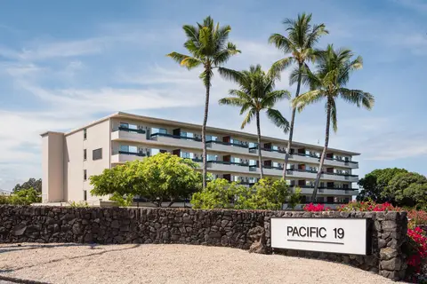 PACIFIC 19 Kona in Kailua