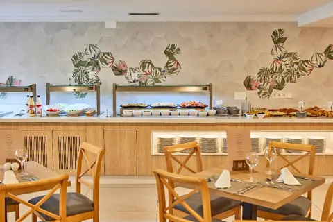 Universal Aparthotel Don Camilo in Sant Elm — foto 8