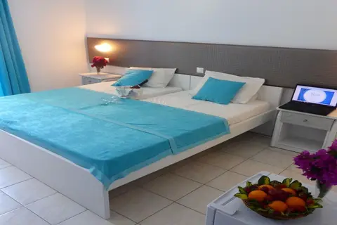 Blue Nest Hotel in Τιγκάκι — foto 14