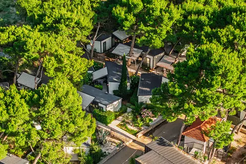 Waterman Beach Village camp & glamping in Supetar — foto 29