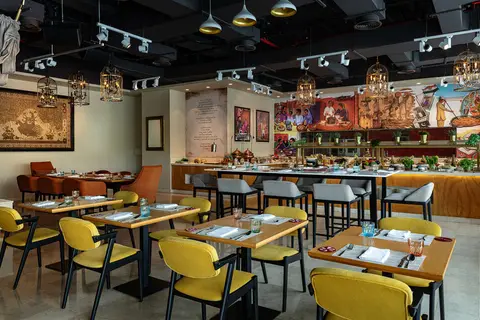 Four Points by Sheraton Production City in Champs Sports Bar — foto 6