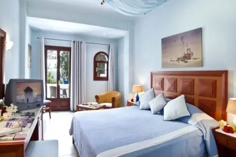 Petinos Hotel in Πλατύς Γιαλός — foto 2