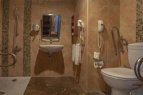 Kolin Hotel in Çiğli — foto 16