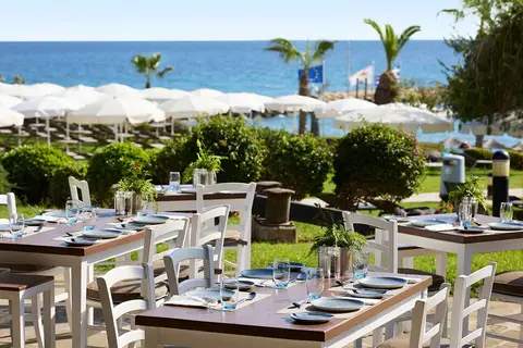 Mediterranean Beach Hotel in Limassol — foto 7