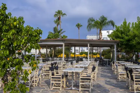 Mayfair Gardens in Paphos — foto 5