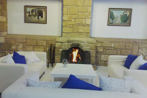 Hilltop Gardens Hotel Apartments in Paphos