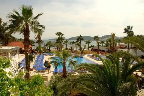 Nagi Gümbet Beach in Bodrum — foto 7