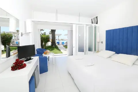 The Dome Beach Hotel & Resort in Ayia Napa — foto 13