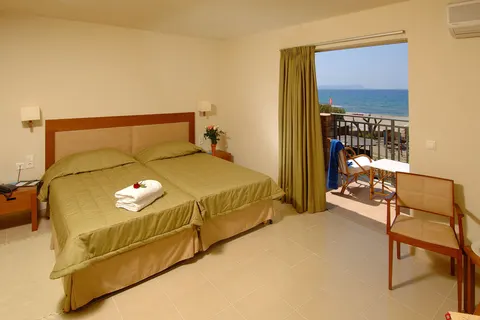 Bella Beach in Chersonisos Municipal Unit — foto 7