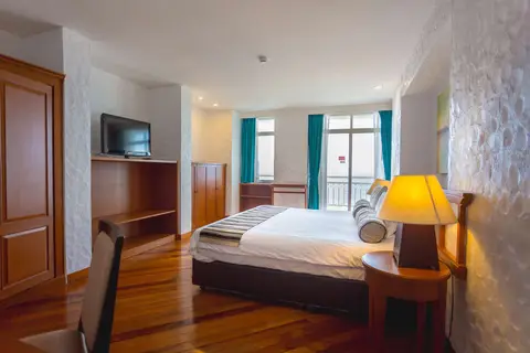 Waterfront Suites Phuket by Centara in ตำบลกะรน — foto 3