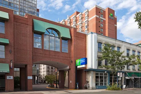 Holiday Inn Express Toronto Downtown in Toronto