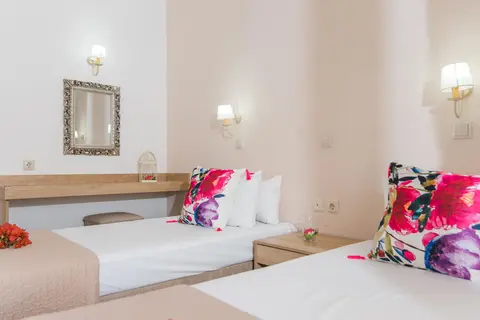 Emerald Hotel in Αγία Μαρίνα — foto 21