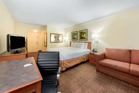 La Quinta Inn & Suites by Wyndham Ft Lauderdale Cypress Cr in Fort Lauderdale — foto 13