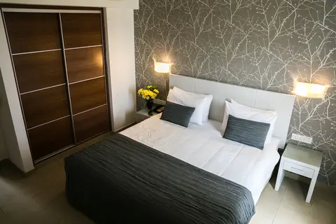 Theo Sunset Bay Hotel in Paphos — foto 24