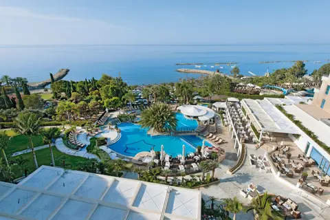 Mediterranean Beach Hotel in Agios Tychonos