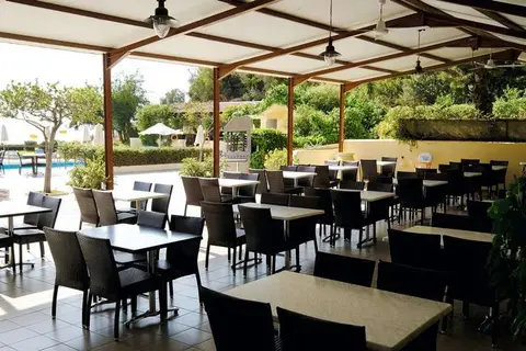 Karavados Beach Hotel in Καραβάδος — foto 15